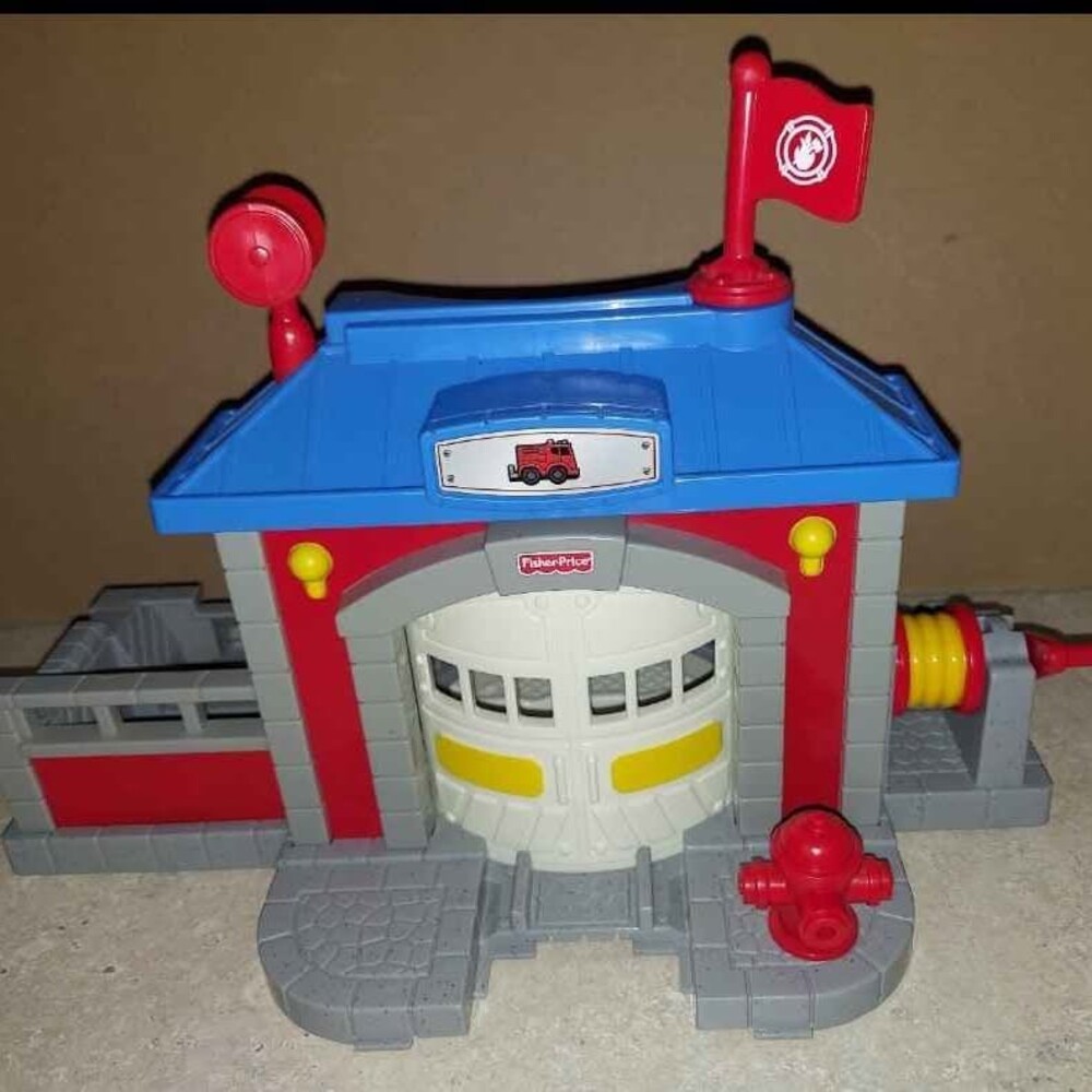 Fisher-Price Geo Trax Beamtown Fire Station